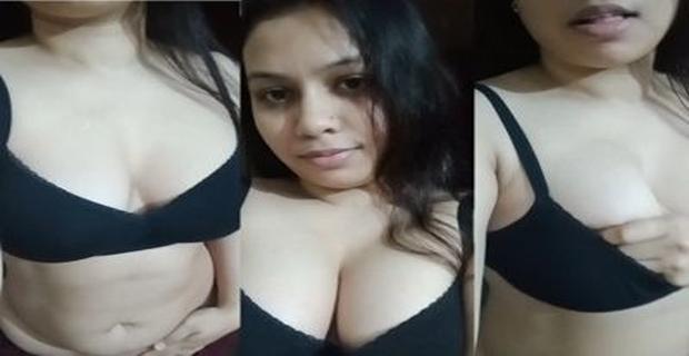 Muslim bhabhi black bra me big boobs show hot scene | Real Life Desi Clip